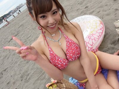 【水着ギャル】海で開放的になった巨乳ギャルとパコりまくりｗパイパンマンコに生チン挿入膣内射精！お掃除フェラから口内発射！